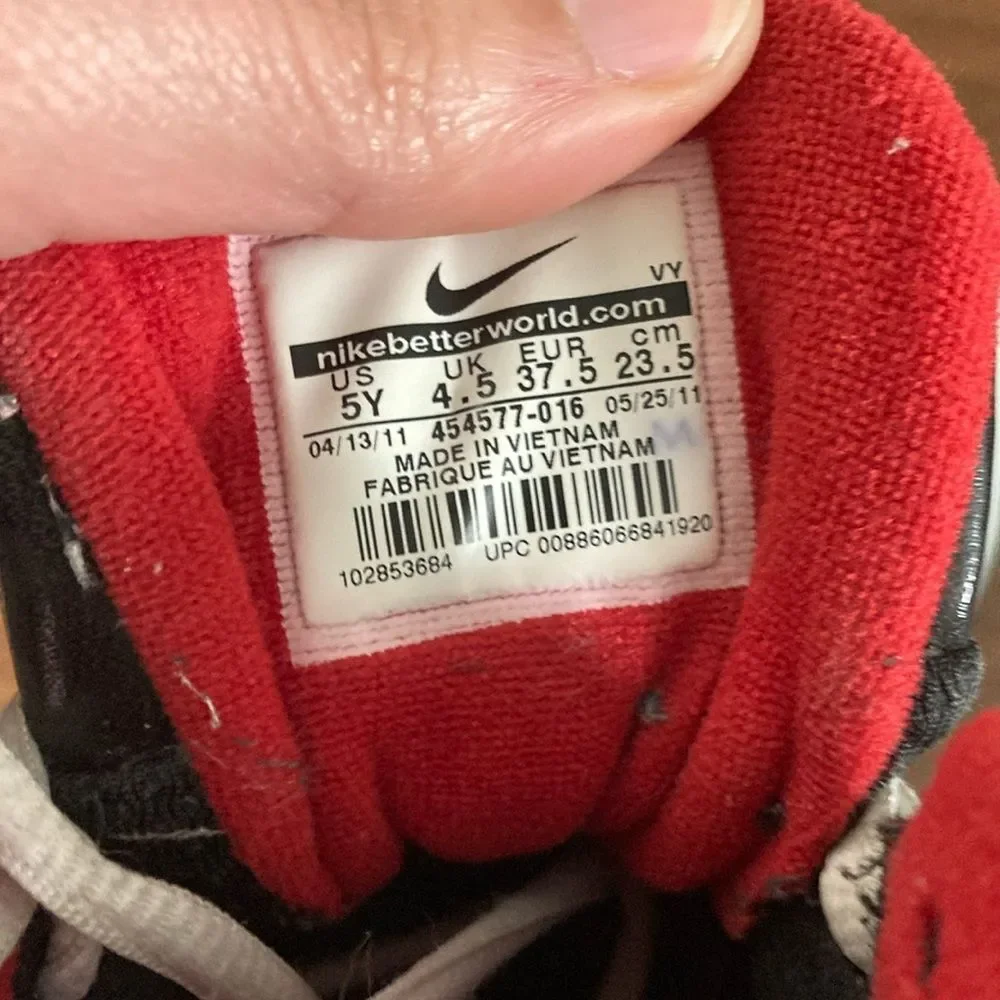 Nike Kids Black and Red Sneakers Sz 5